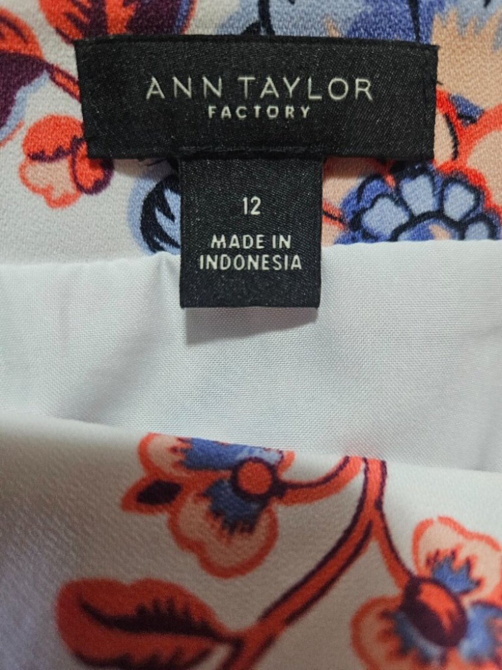 Ann Taylor Factory Pencil Skirt - Picture 2 of 3